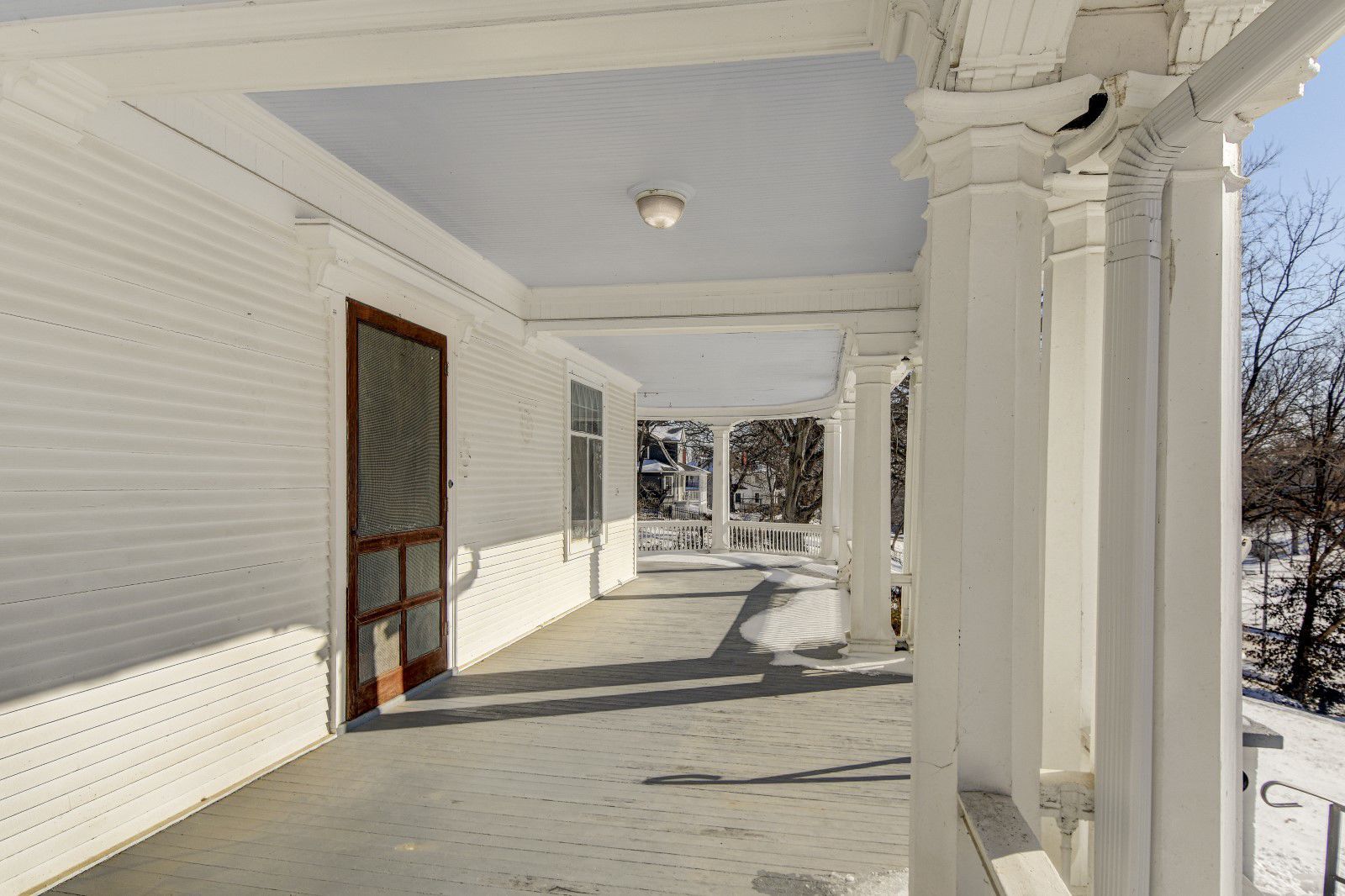 Porter-Thomsen wraparound porch